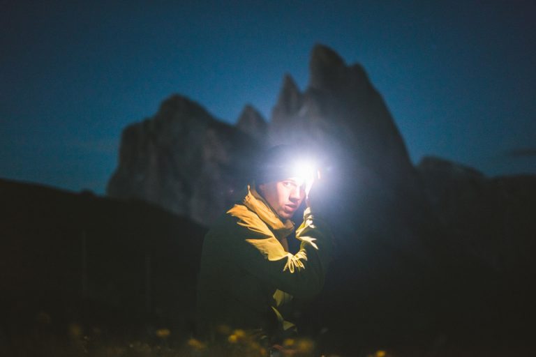 Comparatif : les 5 meilleures lampes frontales de randonnée