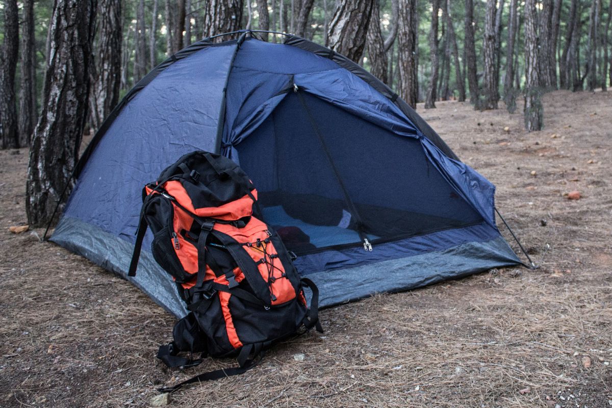 Comment transporter une tente avec un sac à dos ?