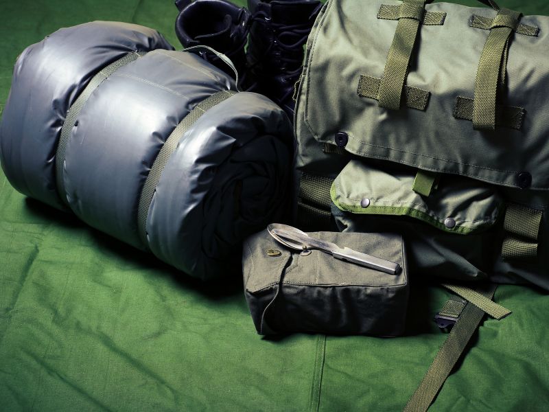 Sac de couchage et équipement militaire pour l'outdoor